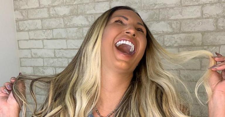 Valesca Popozuda eleva temperatura ao exibir curvas completamente nua: ”Eu sou assim!”