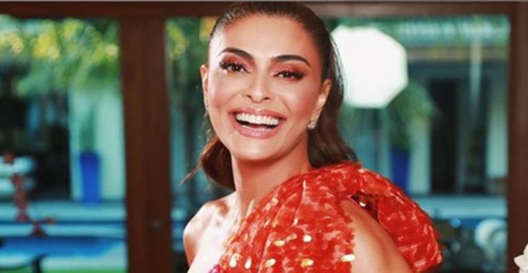 Juliana Paes vence na categoria atriz e chora no palco do Melhores do Ano