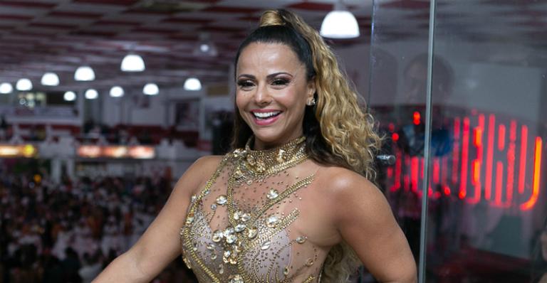Com presença de Mancha Verde, Viviane Araújo curte muito ensaio especial na Salgueiro