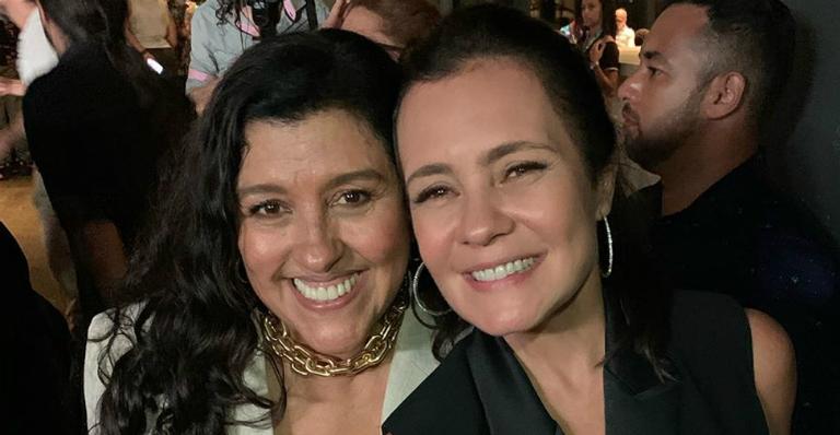Regina Casé parabeniza a amiga Adriana Esteves ”Que delícia estar perto de você”