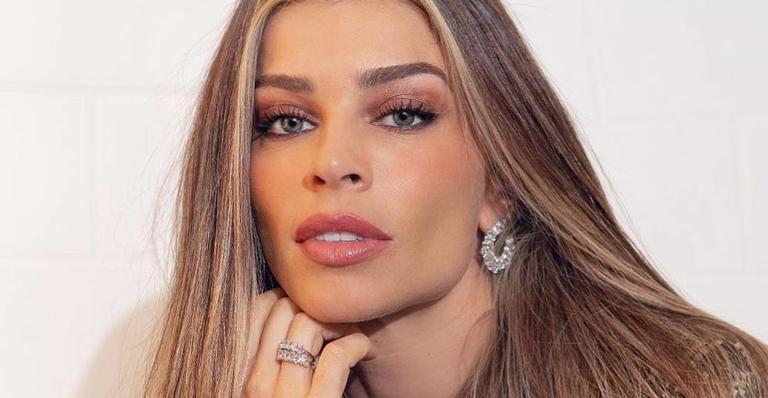 Grazi Massafera usa vestido grifado de mais de R$20 mil no Melhores do Ano do Domingão do Faustão