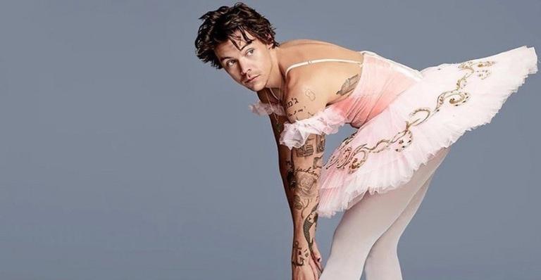 Harry Styles rebate críticas de possível marketing por trás de estética queer: ”Faz sentido?”