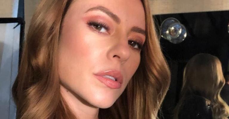 Paolla Oliveira abusa da sensualidade em look cheio de fendas no Melhores do Ano: ”Perfeição!”