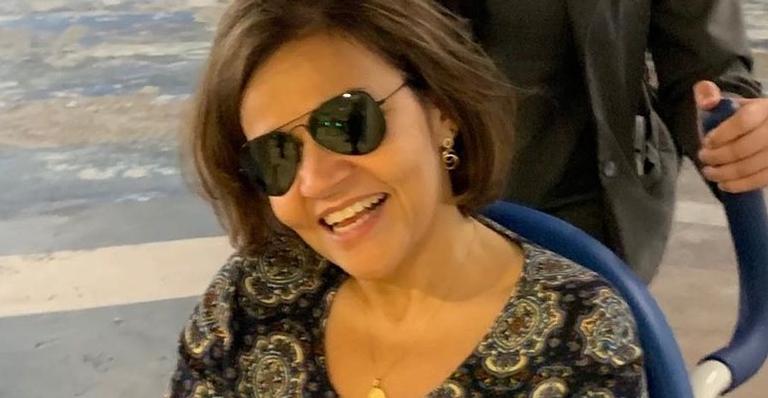 Claudia Rodrigues recebe alta de hospital após tomar mais medicação: ”Parando a degeneração”