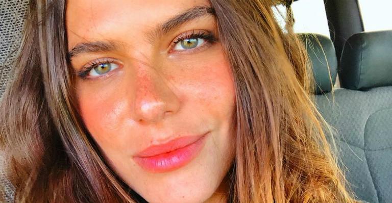 Mariana Goldfarb exibe abdômen sarado antes de treinar
