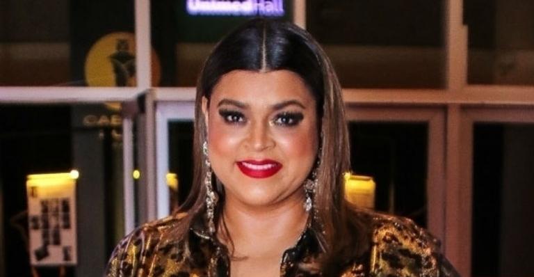 De biquíni, Preta Gil empina o bumbum ao posar para o marido, Rodrigo Godoy