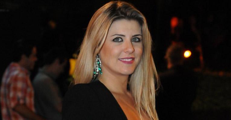 Ex-BBB Iris Stefanelli surge deslumbrante e recebe elogios na internet