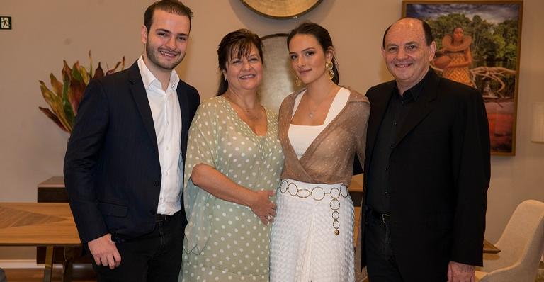 Família Brentwood inaugura loja em Anália Franco