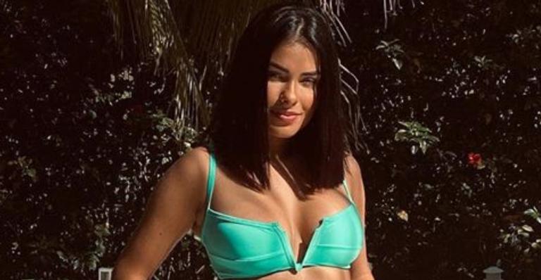 Ex-BBB Munik Nunes exibe corpão de biquíni e esquenta web: ”Que mulher”