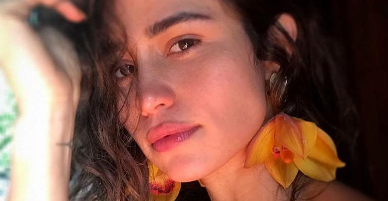 Nanda Costa toma banho de biquíni e quase mostra demais: ”Meu mini cofre”