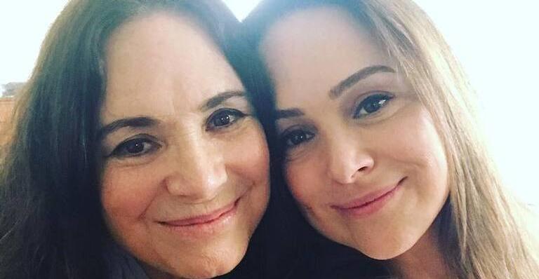Regina Duarte encanta ao mostrar o neto de 8 anos tocando bateria