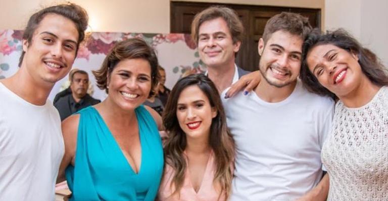 Valeria Alencar compartilha lindo clique de sua família durante a celebração de seu casamento