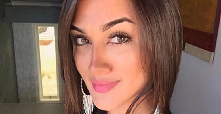 Gabi Melim sensualiza de top e cintura finíssima rouba a cena na internet