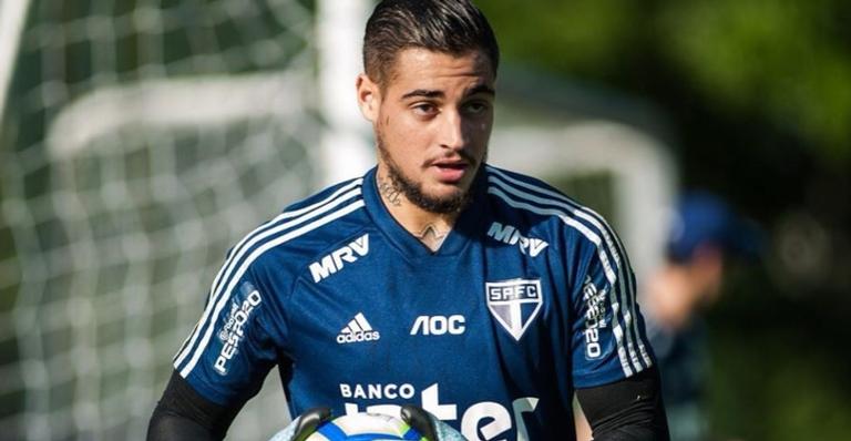 Justiça americana determina soltura de goleiro do São Paulo acusado de agredir a esposa