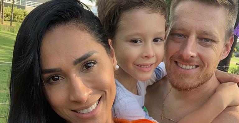 Jaque Carvalho e Murilo, do vôlei, comemoram aniversário do filho