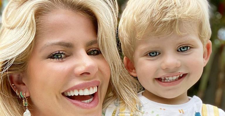 Karina Bacchi exibe filho dormindo e encanta web: ”Que amor”