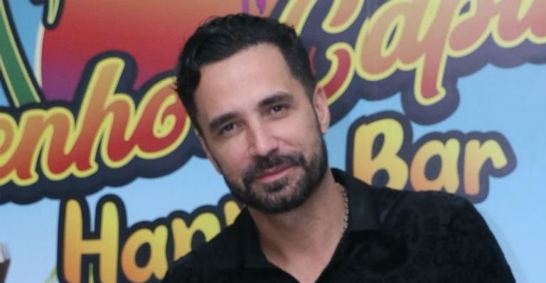Latino presenteia noiva com cachorrinha e encanta internautas