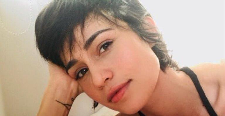 Nanda Costa tenta imitar Grazi Massafera em clique inusitado e resultado choca web!