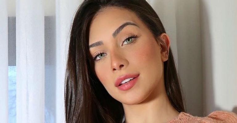 Flávia Pavanelli muda o visual radicalmente e choca a web: ”Zerou tudo”
