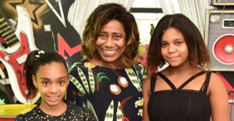 Gloria Maria comemora aniversário das filhas e agradece: ”Me ajudando a voltar à vida”