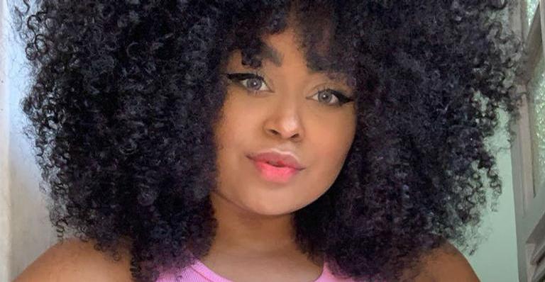 Grávida, ex-BBB Rízia radicaliza o visual e mostra transformação na internet