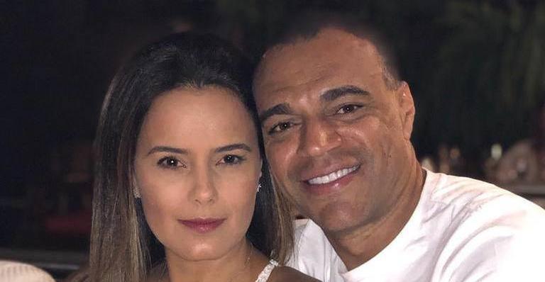 Luciele Di Camargo quebra ovo dentro da boca de Denilson e diverte a web: ”Me vingando”