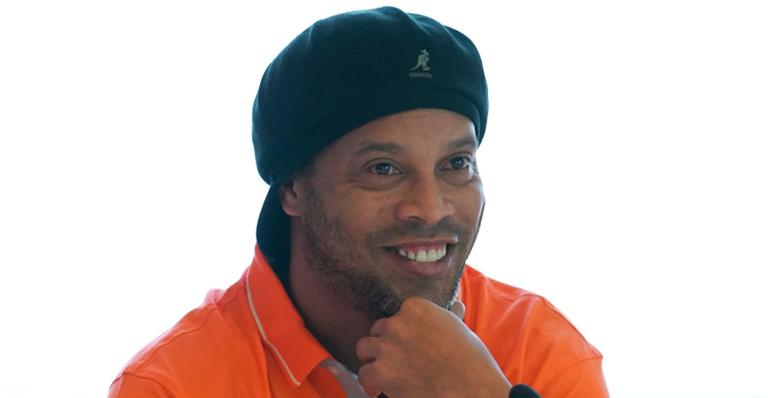 Ronaldinho Gaúcho reata noivado com mineira, diz jornal