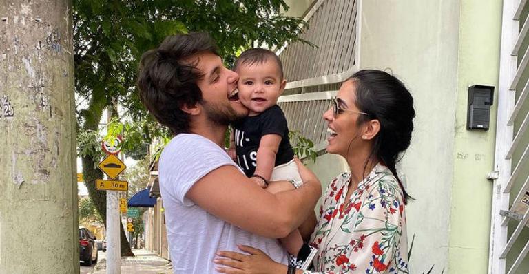 Bruno Guedes e Jade Seba posam juntos com o filho, Zion e encantam a internet: ”Ohana”