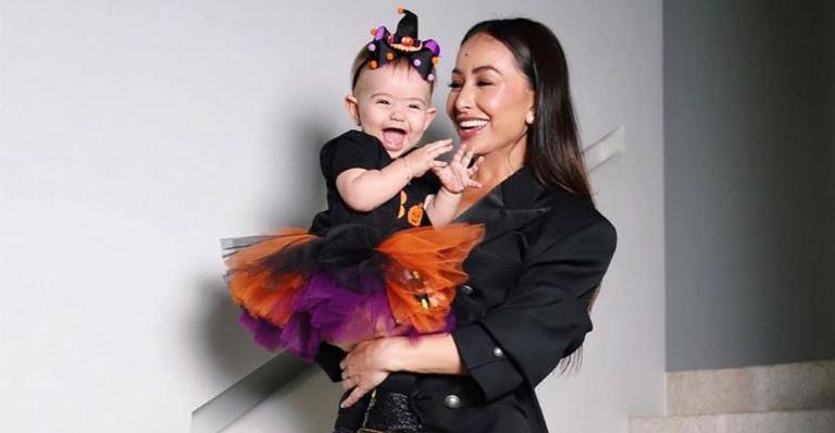 Sabrina Sato encanta as redes sociais ao compartilhar foto vestindo a mesma roupa da filha, Zoe