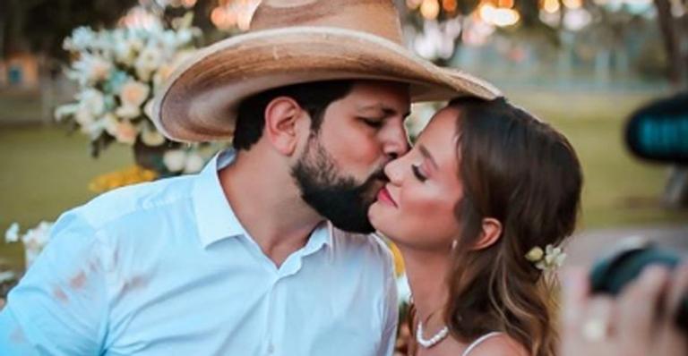 Sorocaba relembra casamento e se declara: ”Acertei na mosca”