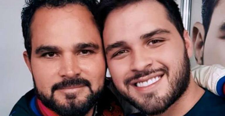 Luciano Camargo coloca TV no camarim para assistir o filho cantar: ”Uma honra”