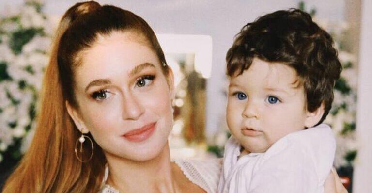 Afilhado de Marina Ruy Barbosa surge vestido de Papai Noel e encanta a web