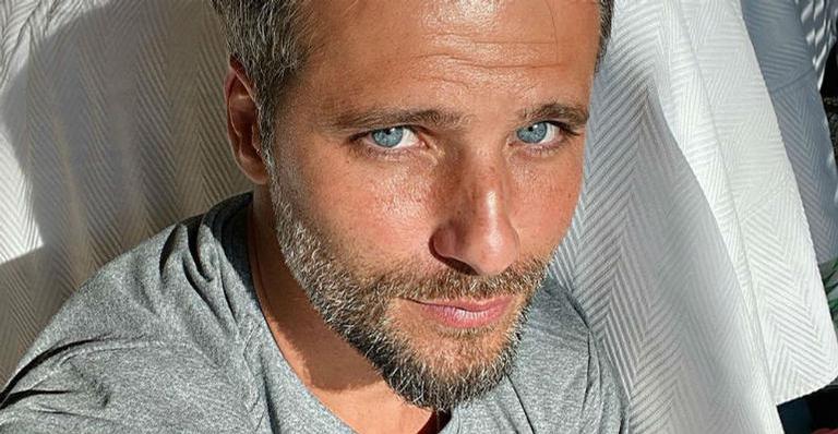 Bruno Gagliasso muda radicalmente o visual e exibe tranças: ”Meu presente de Natal pra Chissomo!”