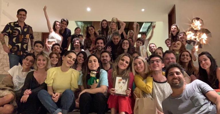 Tata Werneck reúne famosos em festa de Natal e Caio Castro reclama: ”Não fui chamado”