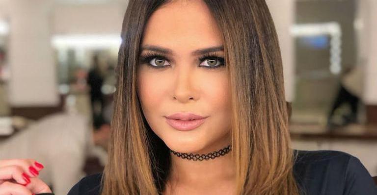 Geisy Arruda empina o bumbum e brinca: ”Esperando o boy”