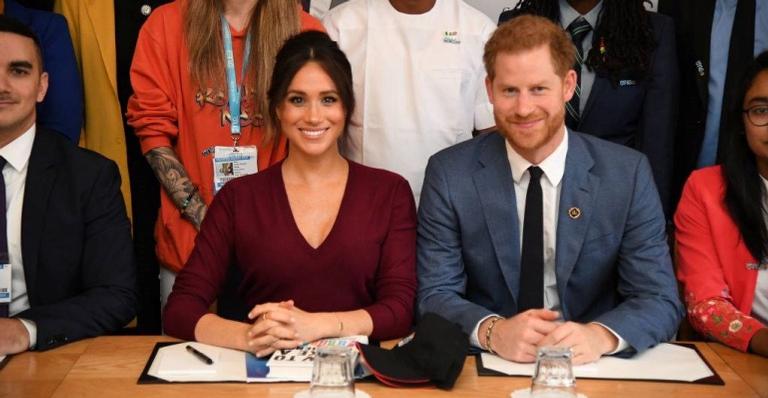 Filho de Meghan Markle e príncipe Harry aparece em clique raro de Natal e surpreende: ”Fofo”