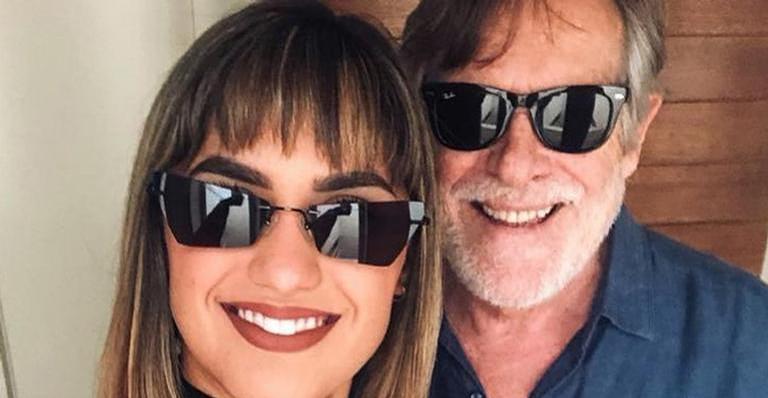 José de Abreu pede namorada em casamento durante encontro romântico de Natal: ”Te amo”