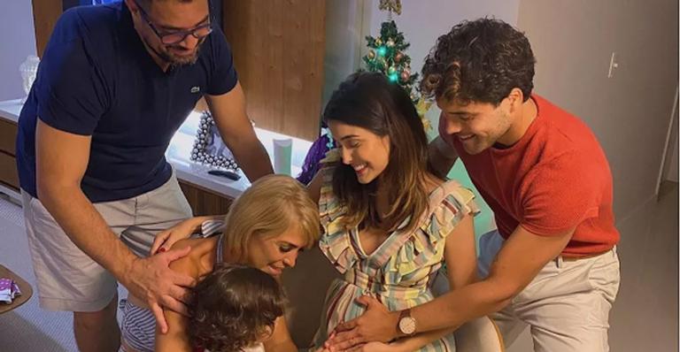 Leticia Almeida revela gravidez e comemora: ”Tão feliz”