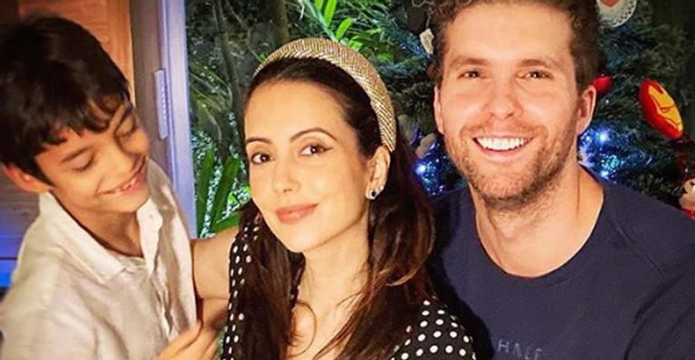 Thiago Fragoso anuncia segunda gravidez da esposa: ”Somos só gratidão”