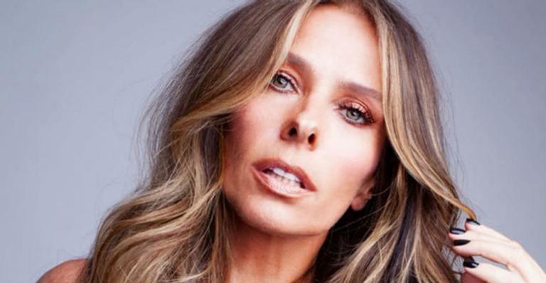 Aos 46 anos, Adriane Galisteu posa de biquíni na Bahia e boa forma choca web