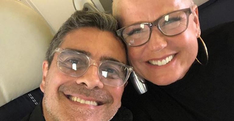 Junno Andrade posa com Xuxa no avião: ”Eu e meu amor”