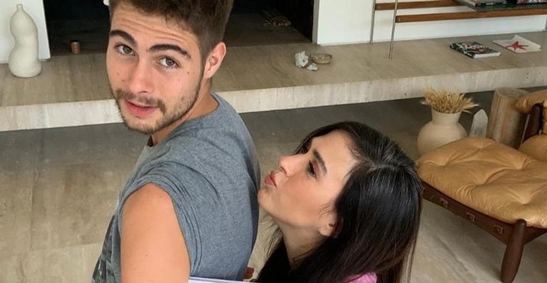 Tatá Werneck e Rafael Vitti aproveitam manhã ensolarada em praia no Rio: ”Praiana de verão”