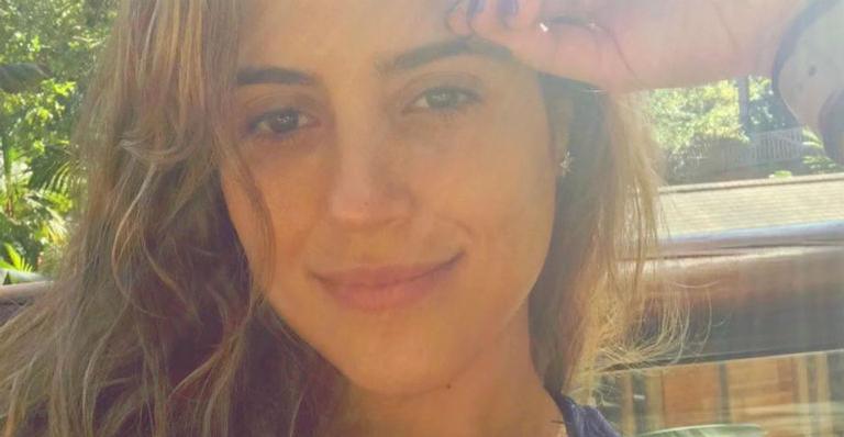 De biquíni, Camilla Camargo curte dia de sol na praia de Guarapari