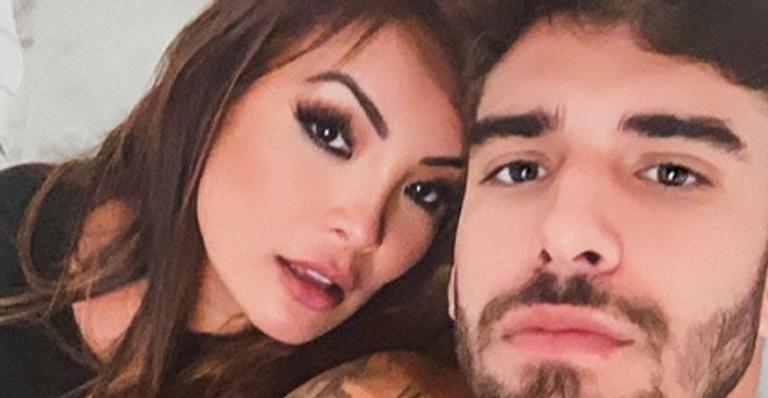 Carol Nakamura adota criança com o noivo Guilherme Leonel
