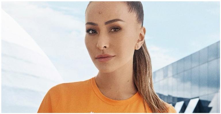 Estilosa, Sabrina Sato encerra gravações e impressiona