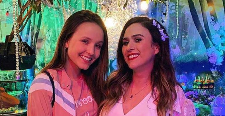 Tatá Werneck parabeniza Larissa Manoela e se declara para a aniversariante: ”Te amo”