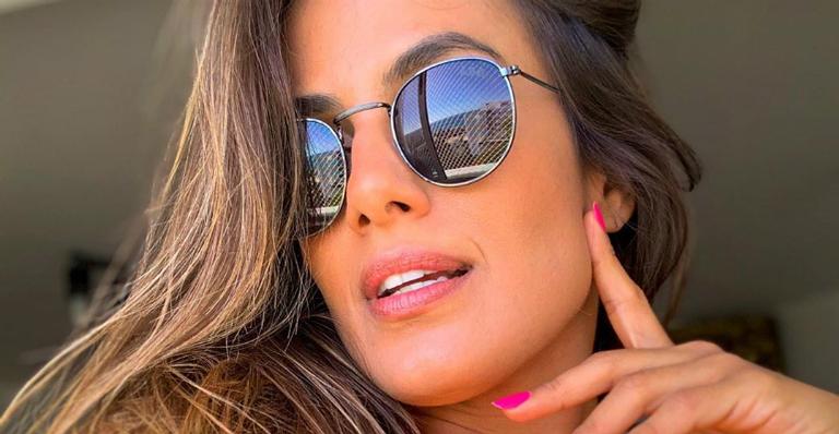 Ex-BBB Carol Peixinho curte viagem para Bahia de biquini listrado e fãs elogiam