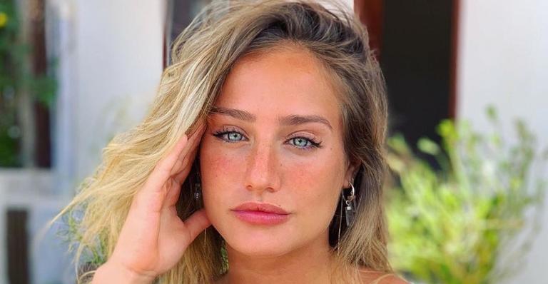 De biquíni, Bruna Griphao exibe o abdômen sarado e encanta os seguidores