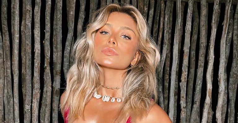 Em São Miguel do Gostoso, Flavia Pavanelli curte muito noite de festa ao lado do namorado