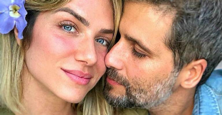 Giovanna Ewbank posa com Bruno Gagliasso e se declara: ”Minha cara metade”